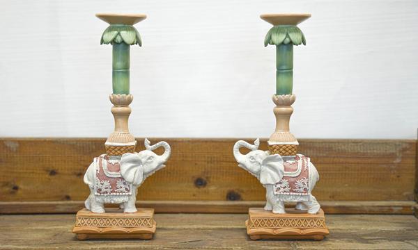 Kandelaar – Olifant roze/groen – Polyresin – 34,50 cm